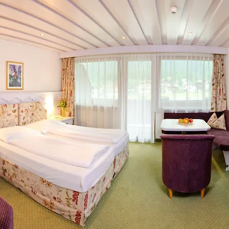 Готель Strass - Sport &