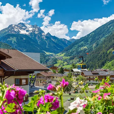 Готель Strass - Sport & 4*