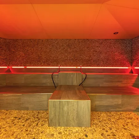 Strass - Sport & Готель 4*