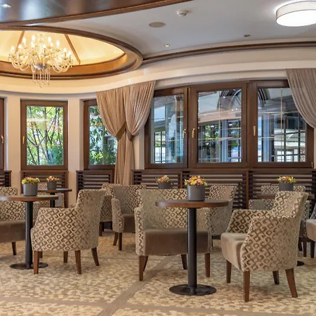 Strass - Sport & 酒店 迈尔霍芬