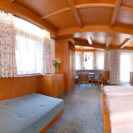 Готель Strass - Sport & 4*