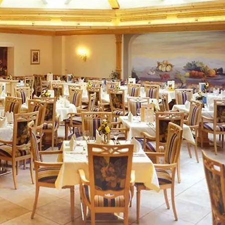 Strass - Sport & Готель 4*