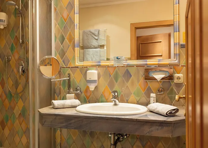 Strass - Sport & فندق